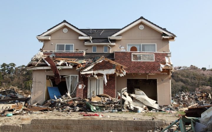 自然災害リスクの大きさの割に世帯加入率3割に過ぎない地震保険