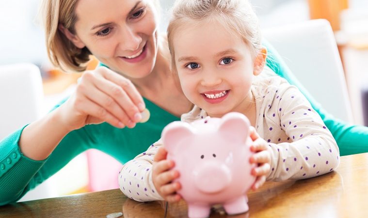 家計管理の第一歩！ 保険やスマホの固定費を節約