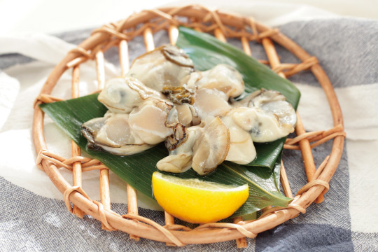 牡蠣とレモンのイメージ画像