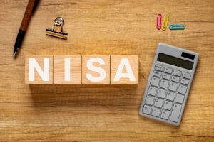 投資初心者はNISAの2つの枠をどう使うべきか