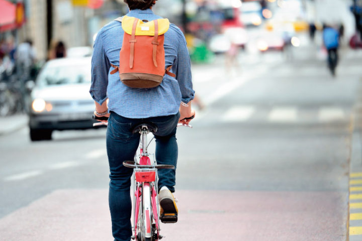 増える自転車利用者。保険加入が義務ってホント? MonJa〈もんじゃ〉お金と暮らしの情報サイト 増える自転車利用者。保険加入が義務ってホント? MonJa〈もんじゃ〉お金と暮らしの情報サイト