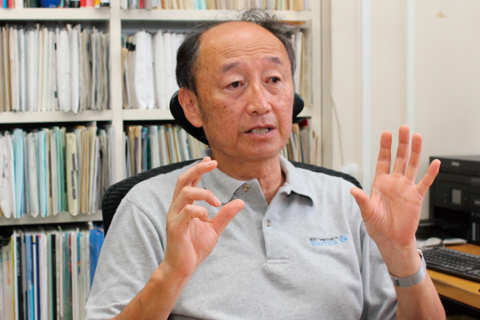 岩田洋夫教授2