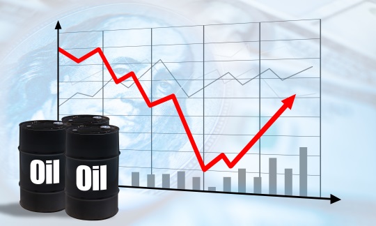 原油価格は当面高値圏にある