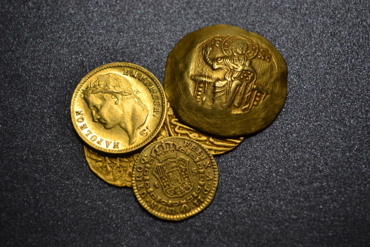 時代の異なる金貨