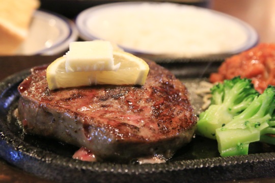 沖縄でステーキのイメージ